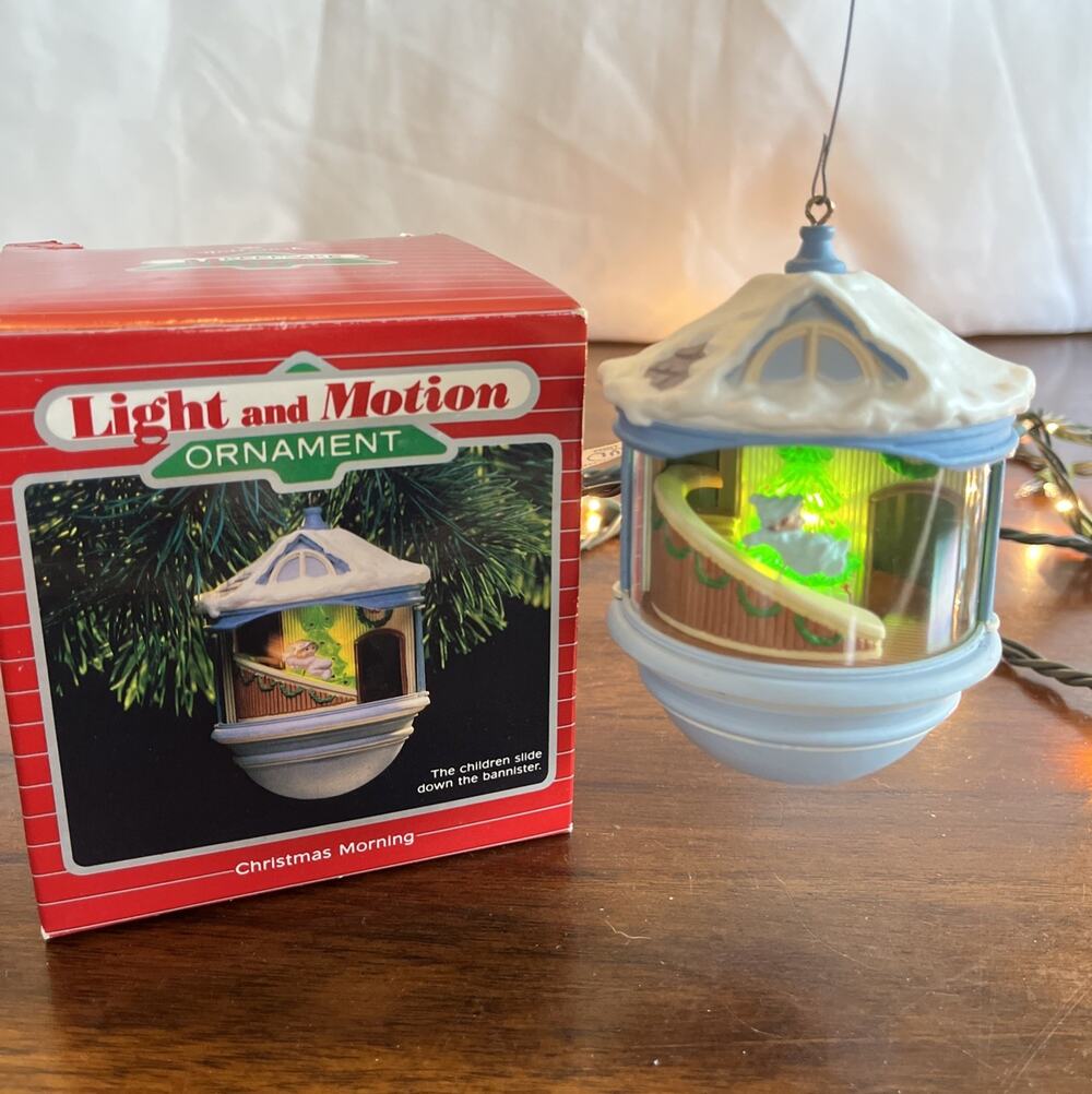 Vintage 1986 Hallmark Keepsake Magic Ornament “Christmas Morning” Light & Motion